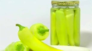Receta fácil de ajíes en vinagre, un acompañamiento natural, ideal para todas tus comidas.
