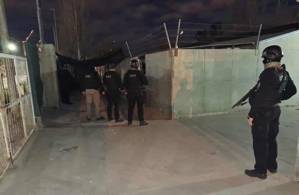 LA PDI detuvo a dos menores por robos calificados y otros delitos
