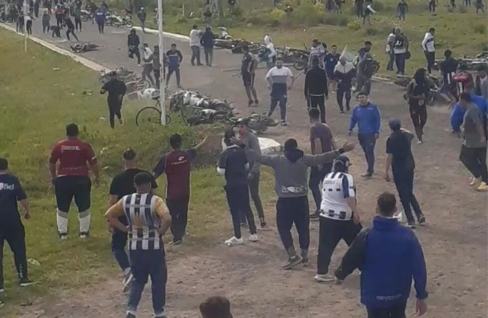 Repudian “ataque fascista” de hinchas de Talleres a piqueteros en Santa Fe