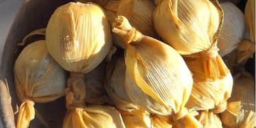 El tamal, una receta de origen ancestral en la cocina regional andina, que se reedita todos los días en hogares y restaurantes de Jujuy.