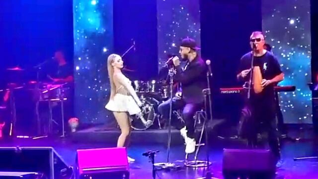 Ulises Bueno acompañado de su novia carlospacense, Rocío Pardo, un fin de semana de febrero en el teatro Luxor de Villa Carlos Paz. (Foto: archivo).