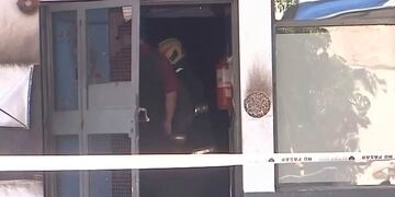 Los Bomberos trabajaron en la estación de GNC para combatir la explosión.