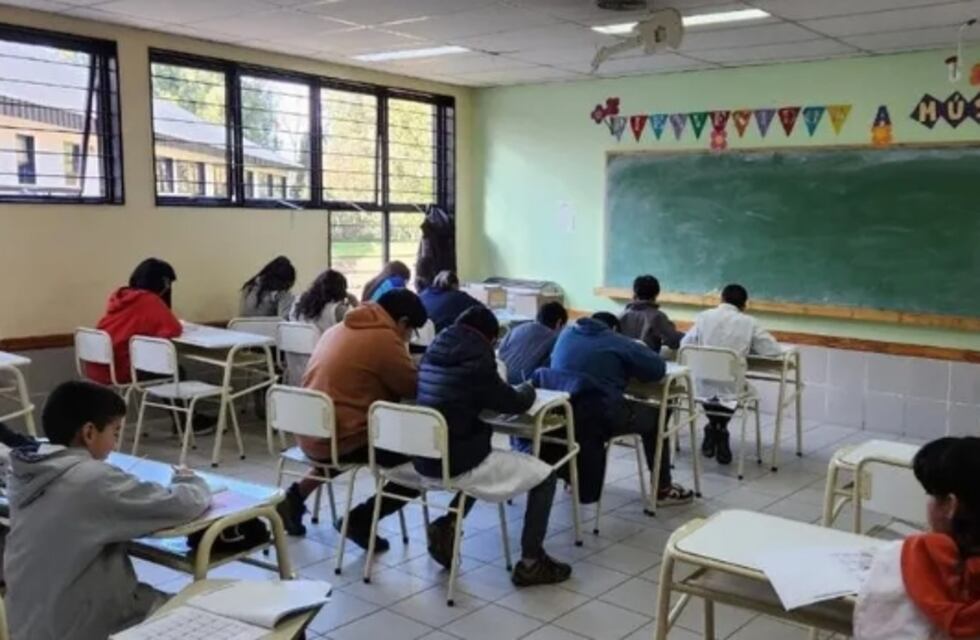 Capacitarán a docentes de secundarias para intervenir ante conductas suicidas
