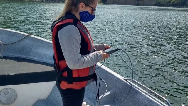 Monitoreo y tareas de mitigación en el lago San Roque.