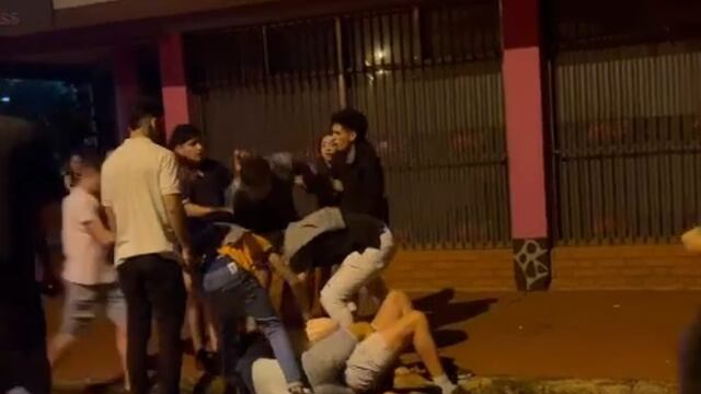 Jóvenes protagonizaron una gresca a la salida de un boliche en Eldorado.