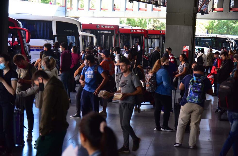 Semana Santa en Córdoba: mucho movimiento en el centro y en la Terminal de Ómnibus