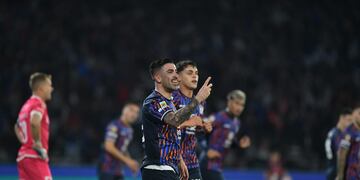 Michael Santos puso el 1 a 0 para Talleres. Alcanzó a Pablo Vegetti en la actual Liga, y a un goleador histórico de los dos clubes (Facundo Luque / La Voz).