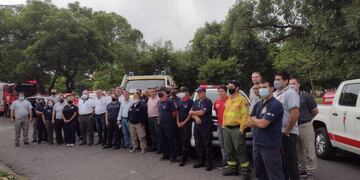 Las dotaciones partieron en respuesta a la convocatoria de Nación para afrontar la crisis ambiental.