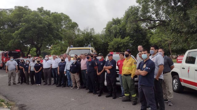 Las dotaciones partieron en respuesta a la convocatoria de Nación para afrontar la crisis ambiental.