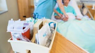 Denuncian aumentos de 30% en los insumos de la salud de un día para el otro, a raíz de la devaluación