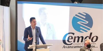 Obras de tendido eléctrico en localidades de Traslasierras.