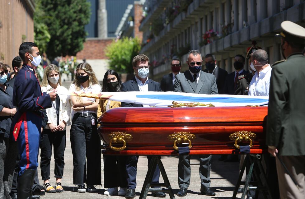 Multitudinario cortejo fúnebre despide al expresidente uruguayo Tabaré Vázquez