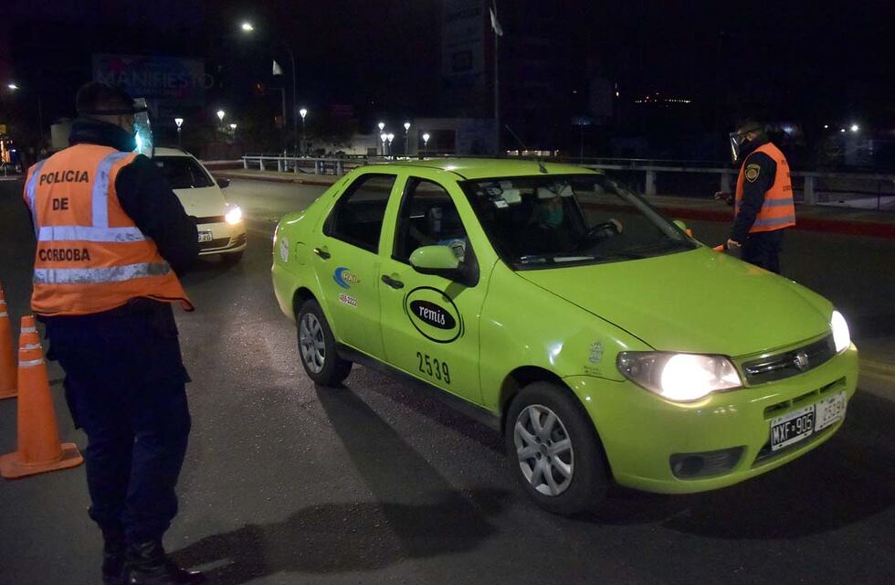 Córdoba: tres detenidos por cobrar coimas de hasta 50 mil pesos para habilitar remises