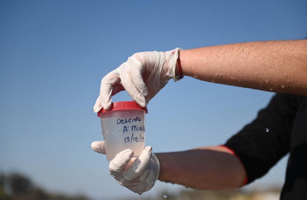 Realizan un importante monitoreo ambiental en el río Gualeguaychú