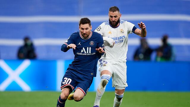 Lionel Messi y Karim Benzema cuando se enfrentaron el PSG y Real Madrid por Champions. (AP)