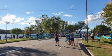 En la costanera de Carlos Paz, este viernes 23 de abril. (Foto: VíaCarlosPaz).