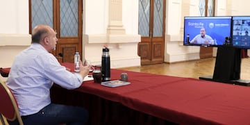 Omar Perotti reunido con especialistas