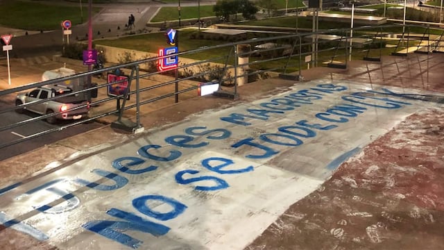 Las pintadas de La Cámpora luego del rechazo a la recusación que presentó la vicepresidenta.