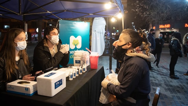 Los primeros Olfa Test se realizaron en calle Arístides Villanueva durante la tarde del jueves. Gentileza MCM