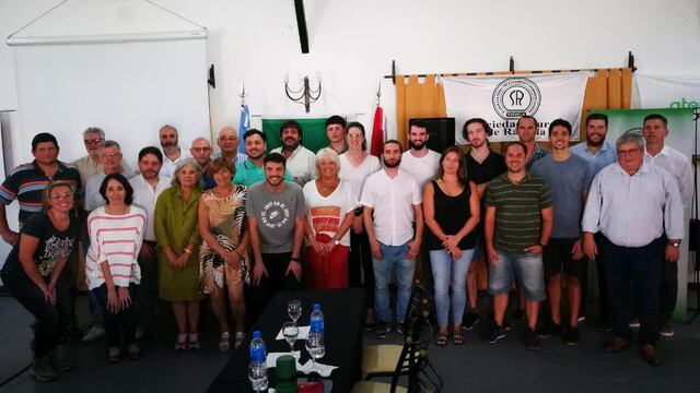Firma de convenio entre empresas apícolas de Rafaela y de Torino, Italia