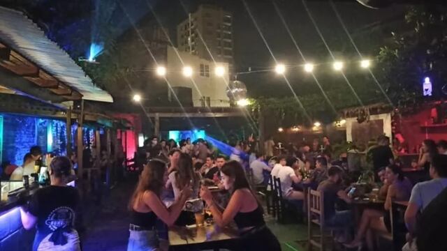 El local está ubicado por la avenida Brasil.