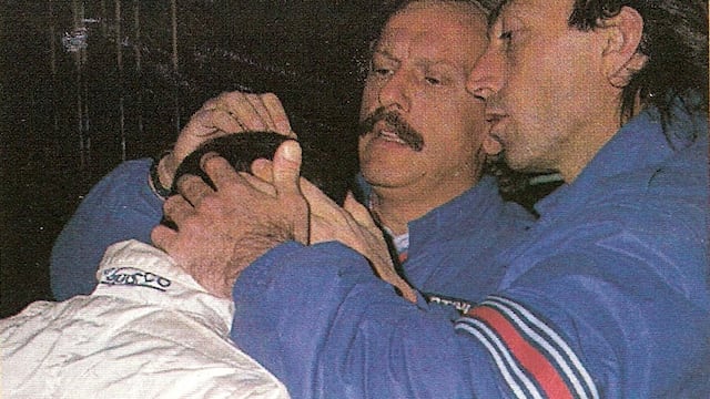 Bortoletto, en el centro, asistiendo a Didier Auriol, junto al doctor Sabourdy de Lancia, en el Rally de Argentina 1992.