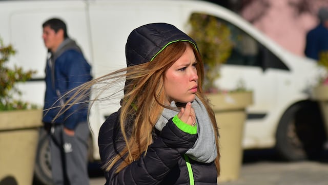 Jornada de mucho frío en la ciudad de Córdoba. (Pedro Castillo / La Voz)