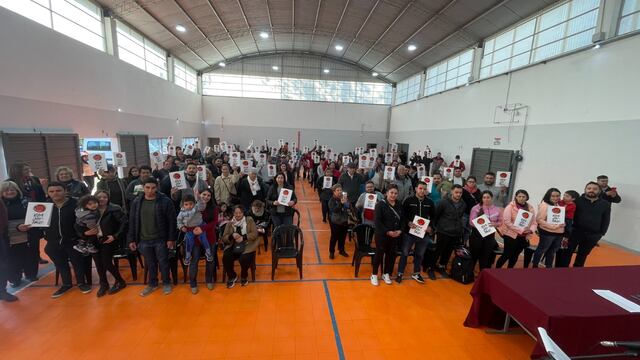 Carlos Paz. 100 familias beneficiadas con lotes propios.