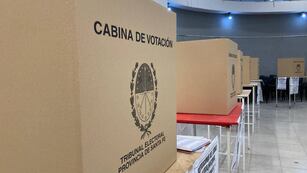 El domingo 16 de julio de 2023 se celebraron las elecciones primarias, abiertas, simultáneas y obligatorias (PASO) en Santa Fe. En Rosario habilitaron 442 locales de votación con el sistema de boleta única.