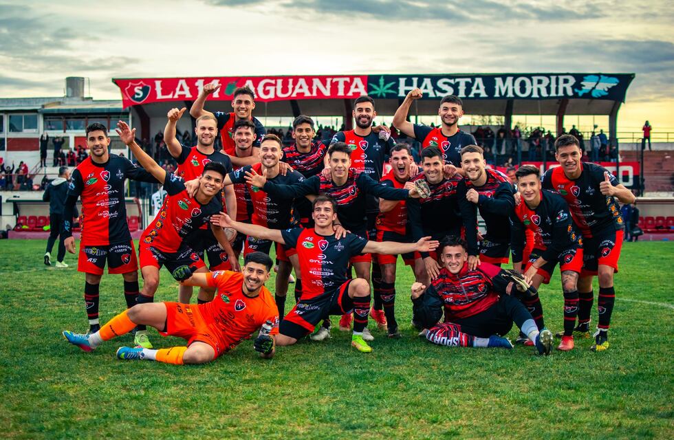 Fútbol: todos los rosaleños punteros