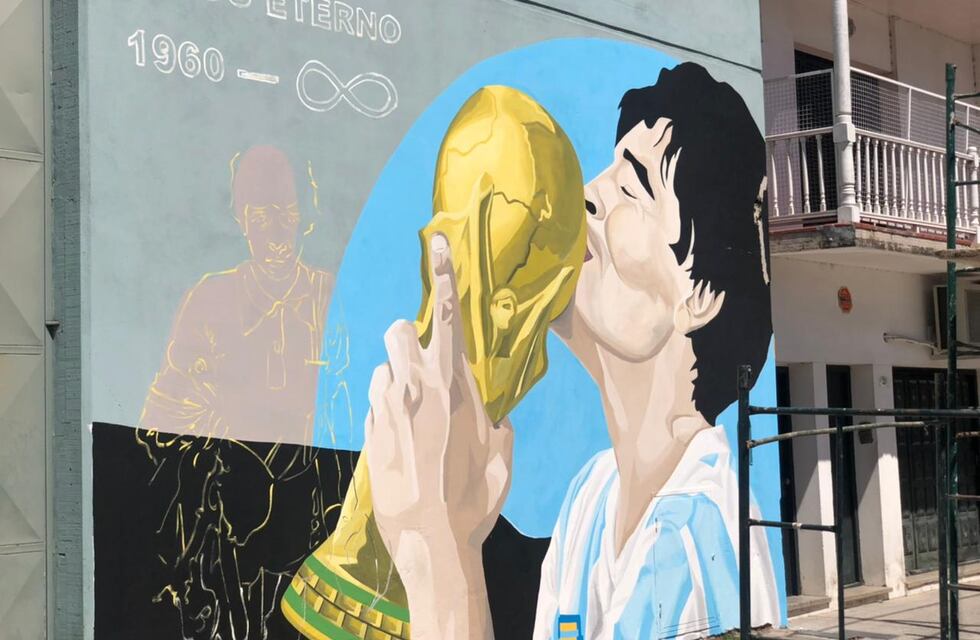 Diego Eterno: pintan un mural en homenaje a Maradona en Azul