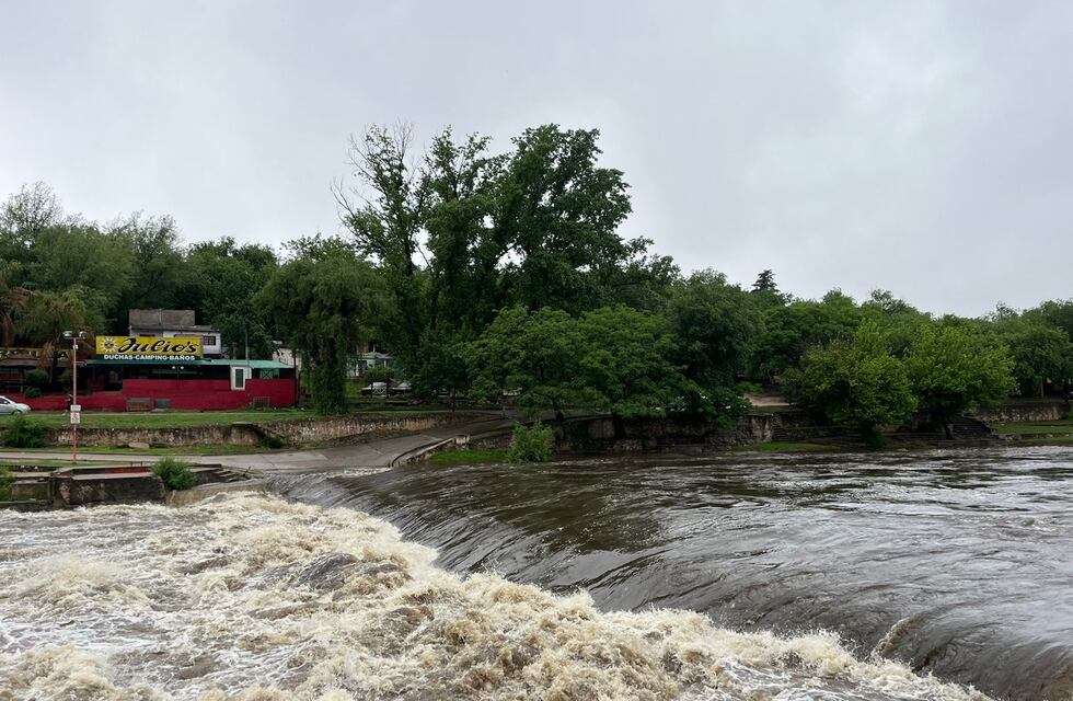 Carlos Paz: ingresó una importante creciente a los ríos tras las lluvias recientes
