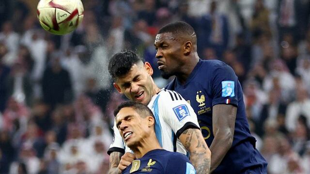 El Cuti Romero se fajó con Mbappé y con el francés que se cruzara por delante. Y fue campeón con la Selección (AP).