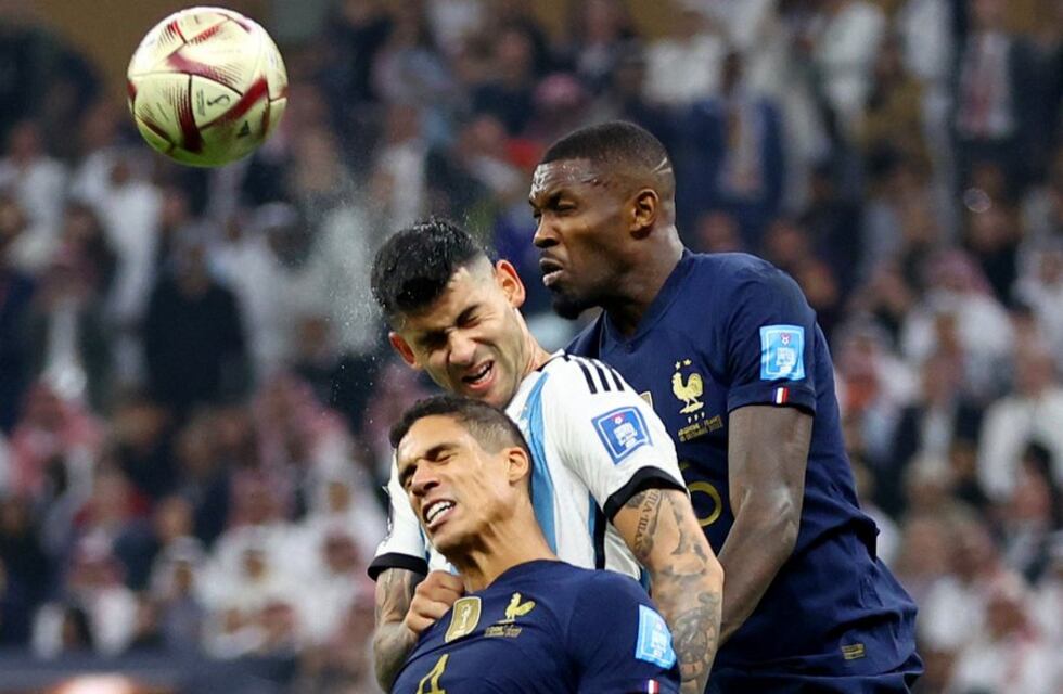 El Cuti Romero: de la pelea con Mbappé al tierno video con su hijo, a lo campeón