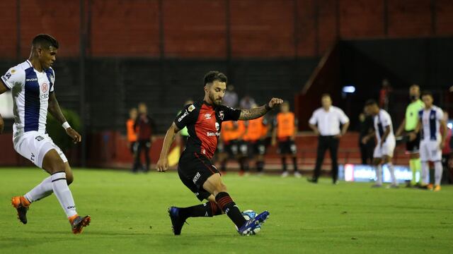 El ex River Plate sufrió la fractura de la clavícula izquierda. (Newell's Old Boys)