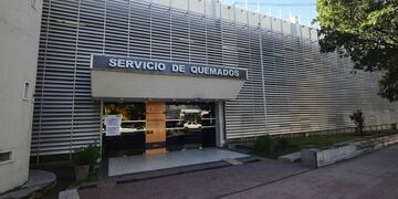 La mujer está en el Instituto del Quemado, tras el incendio en su casa de Alta Córdoba.