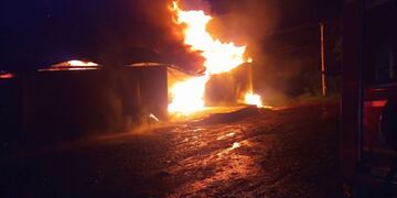 Eldorado: incendio en un secadero de un aserradero.
