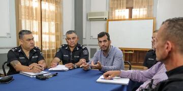 El secretario de Prevención y Seguridad, Juan Manuel Martínez Saliba, junto a las autoridades de la Unidad Regional V de Policía
