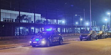 La policía de Rosario comenzó a custodiar el predio tras una balacera.