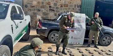 Se contabilizó 82 "ladrillos" de cocaína, cargamento que en total pesó 87,838 kg.