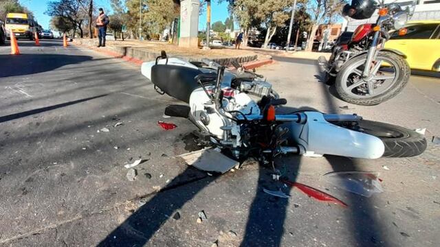 Así quedó la motocicleta tas el impacto. (El Doce)