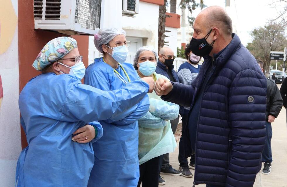 Omar Perotti entregó una ambulancia y fondos en Sunchales