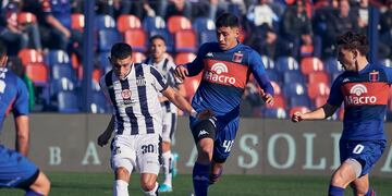 Diego Ortegoza, volante de Talleres, en el partido ante Tigre por la Liga Profesional. (Prensa Talleres)