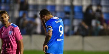 Pablo Vegetti y el llanto tras la derrota con Temperley, que terminó postergando a Belgrano. Ya no hay chances de ascenso (Federico López Claro).