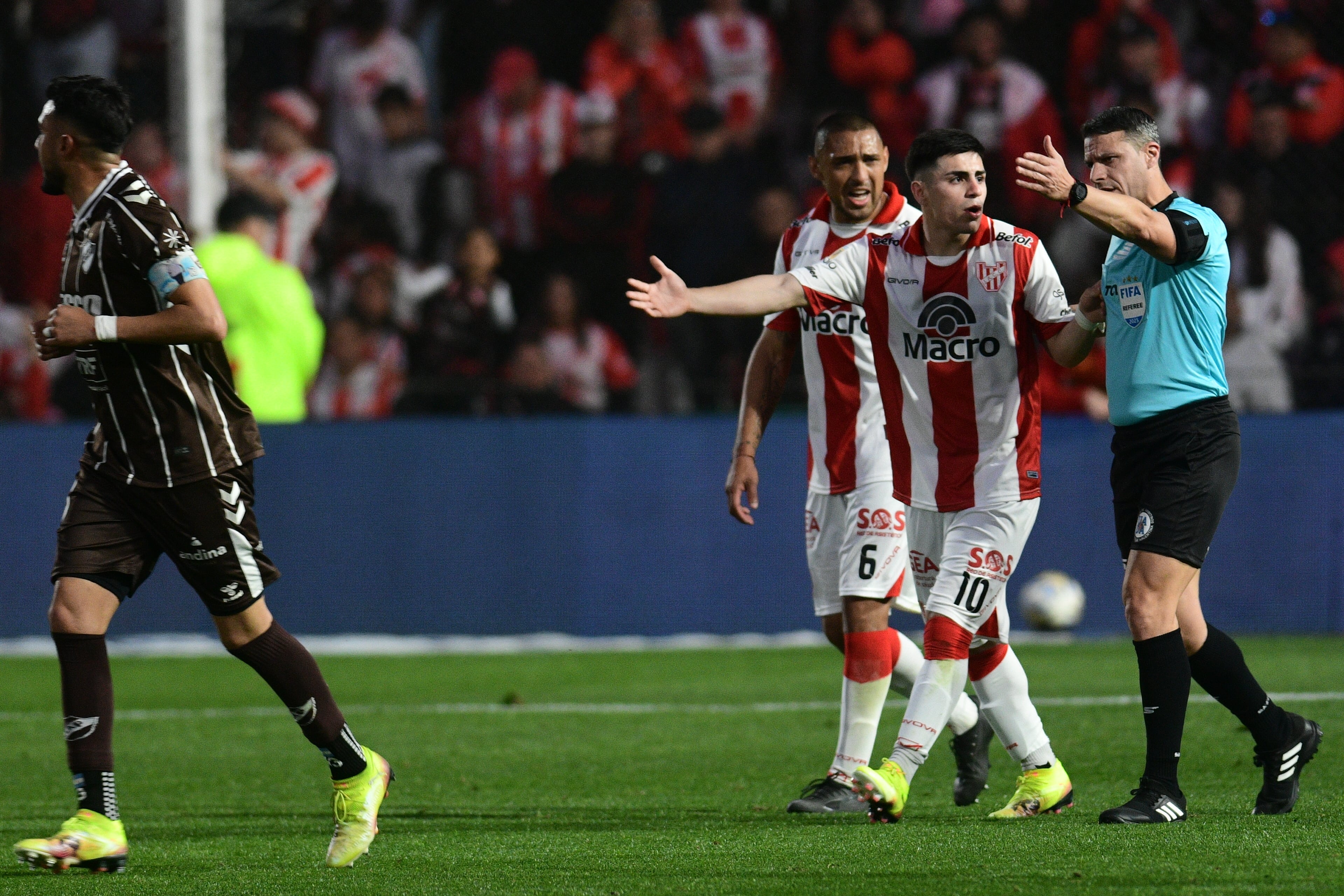 Instituto recibió a Platense por el Torneo Clausura de la Liga Profesional. (Ramiro Pereyra / La Voz)