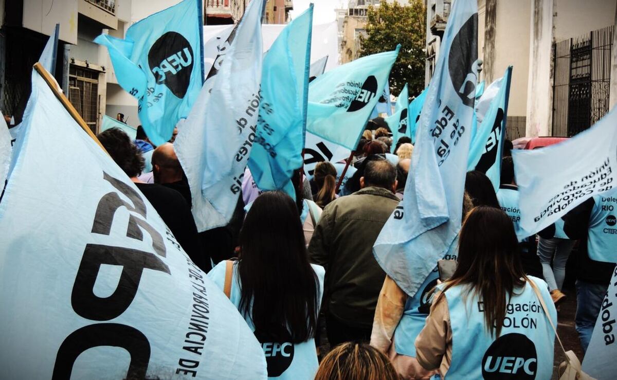 Insisten en que se trata de una reducción de sus salarios. 