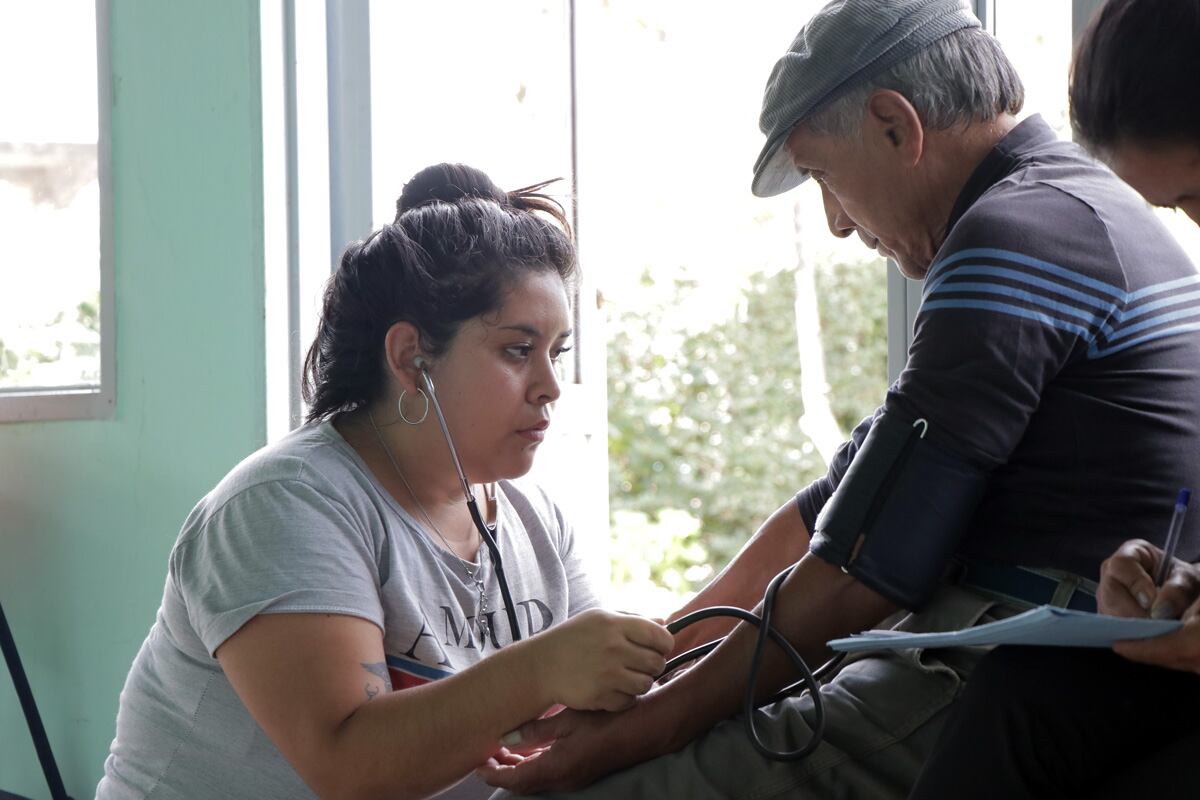 Profesionales alertan: la depresión, una condición subdiagnosticada en personas mayores