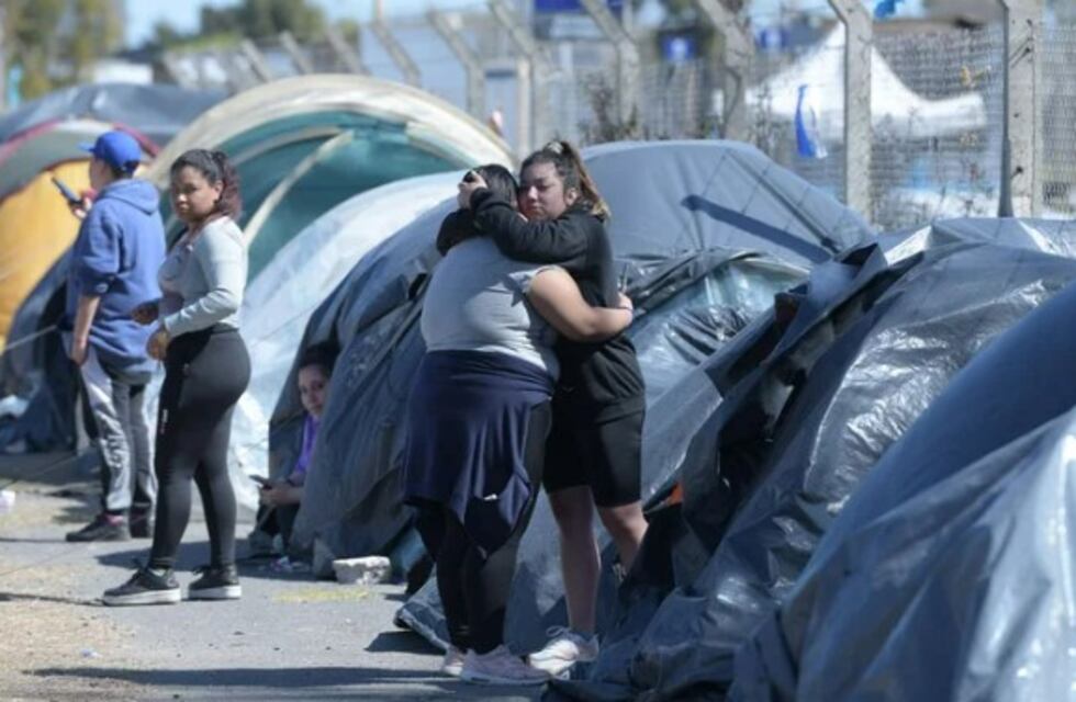 Tras la cancelación del show de Justin Bieber, llanto y decepción en el acampe de las fanáticas en La Plata