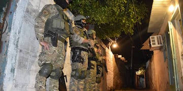 La Tropa de Operaciones Especiales (TOE) se hizo cargo del operativo ordenado por la Justicia.