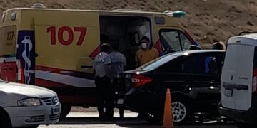 Una auto atropelló a una inspectora de tránsito.